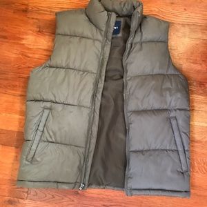 Men’s old navy puffy vest worn once